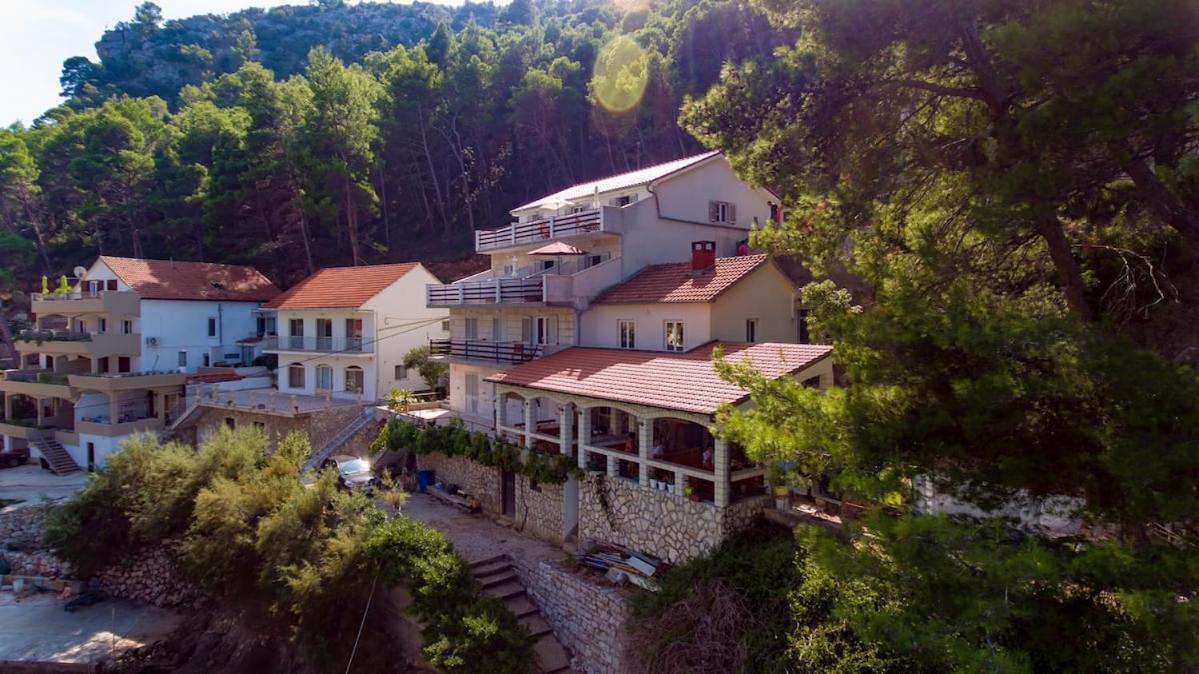 Villa Mateljan Zastražišće Esterno foto