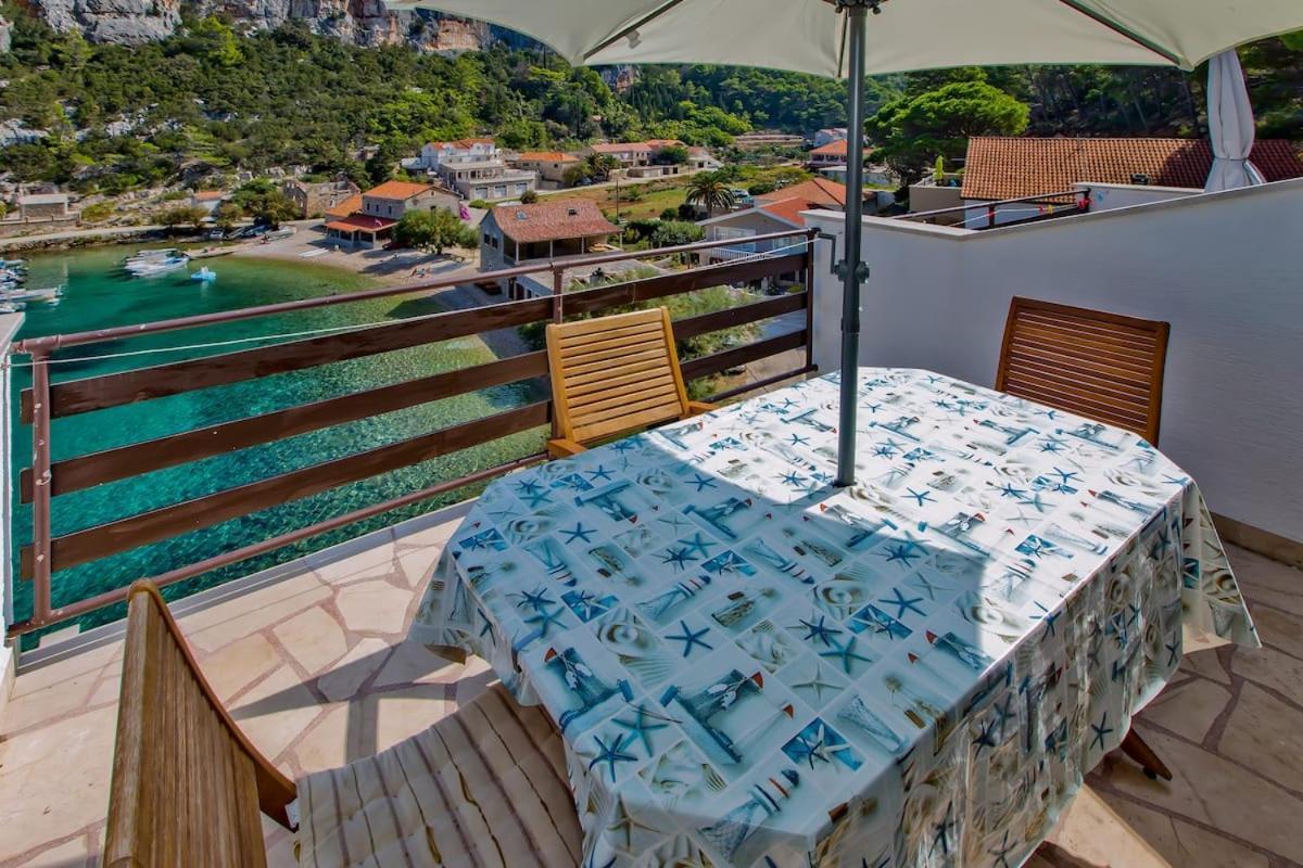 Villa Mateljan Zastražišće Esterno foto