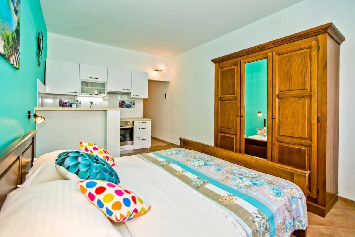 Villa Mateljan Zastražišće Esterno foto