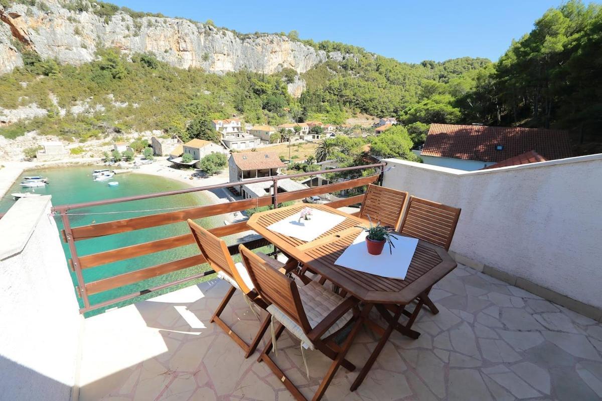 Villa Mateljan Zastražišće Esterno foto