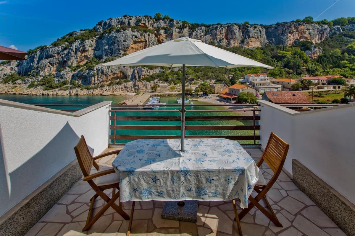 Villa Mateljan Zastražišće Esterno foto
