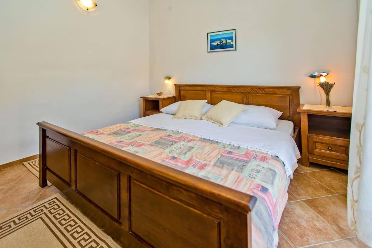 Villa Mateljan Zastražišće Esterno foto