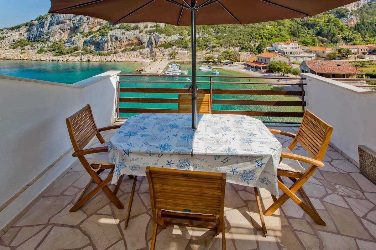 Villa Mateljan Zastražišće Esterno foto