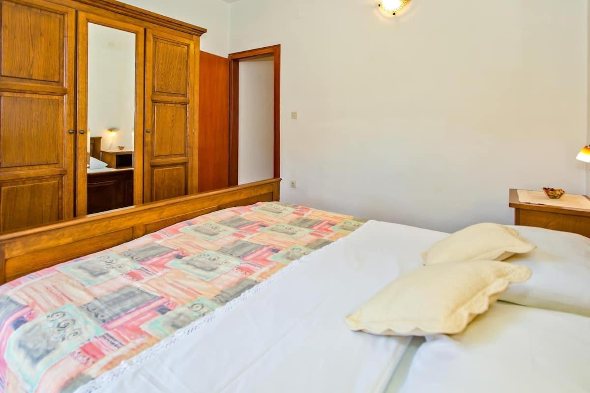 Villa Mateljan Zastražišće Esterno foto