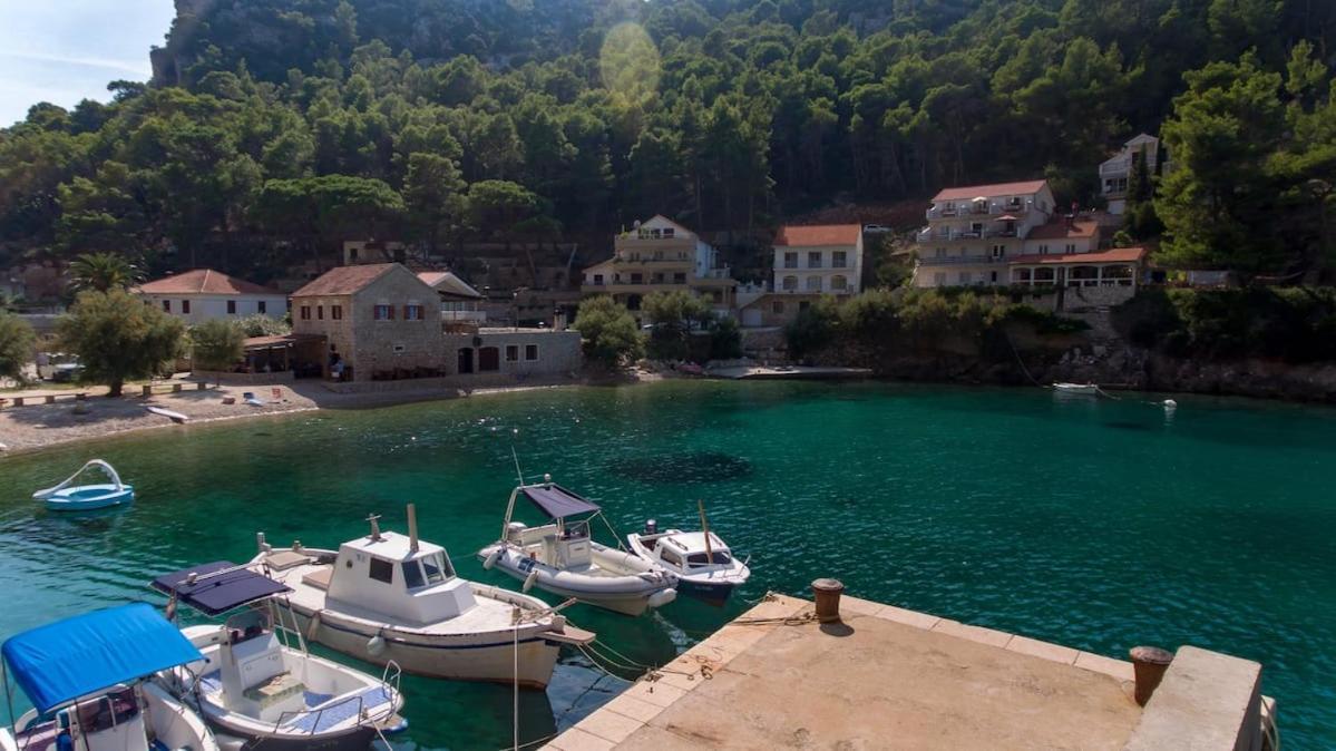 Villa Mateljan Zastražišće Esterno foto
