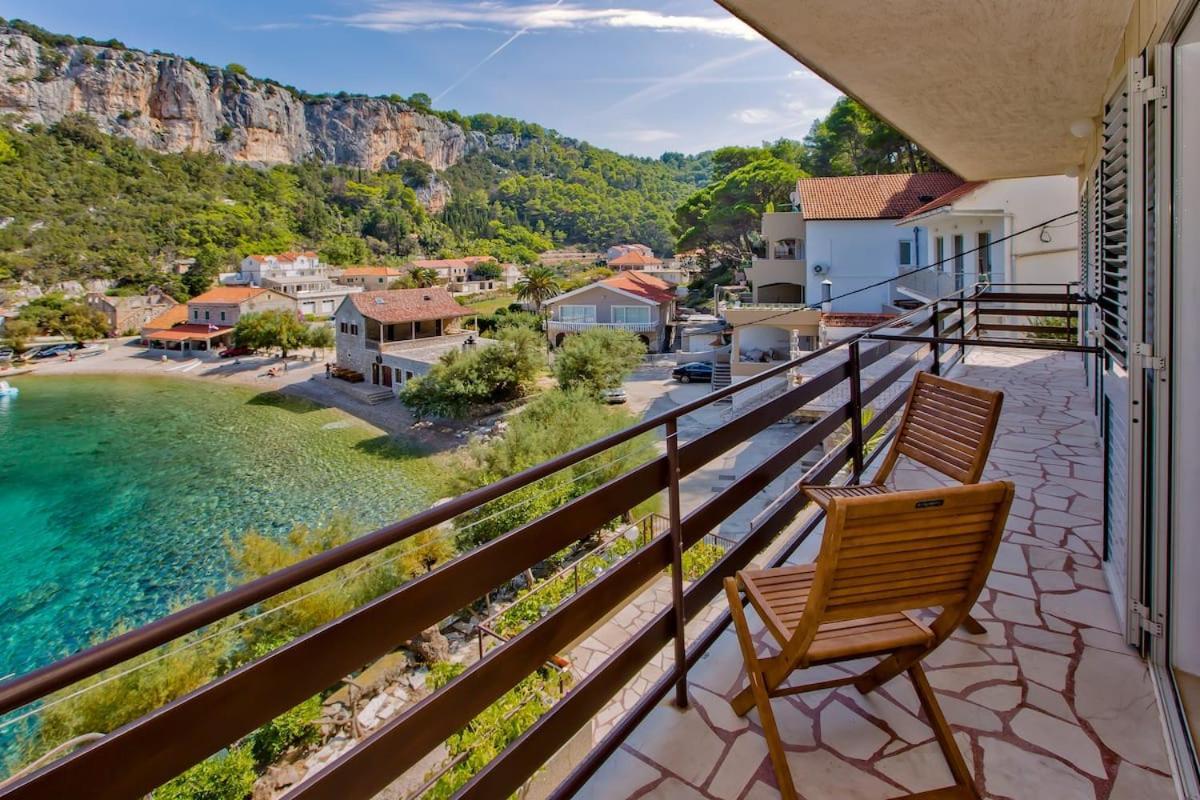 Villa Mateljan Zastražišće Esterno foto
