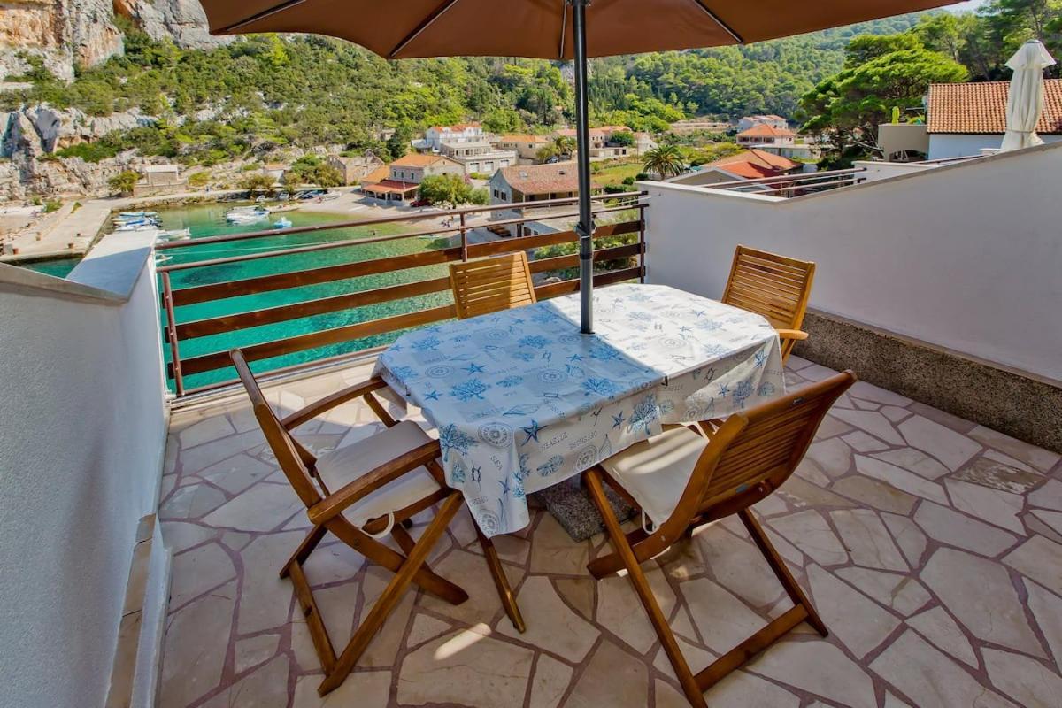 Villa Mateljan Zastražišće Esterno foto