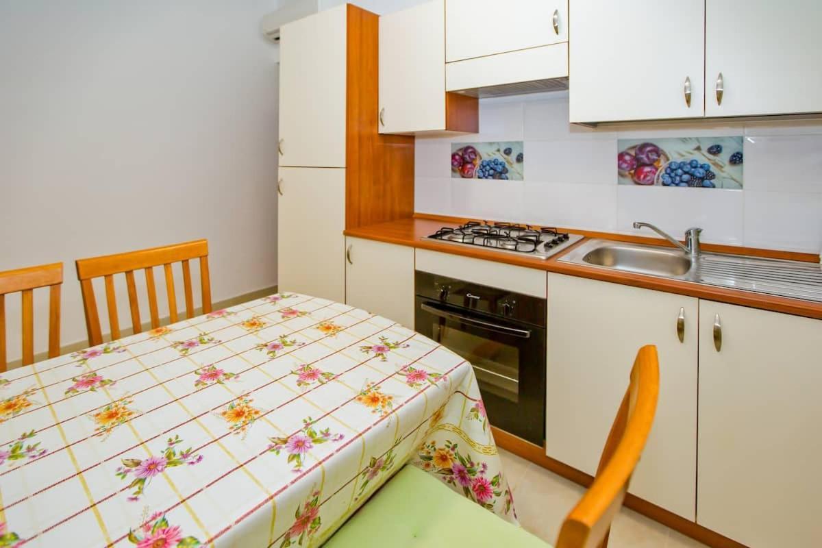 Villa Mateljan Zastražišće Esterno foto