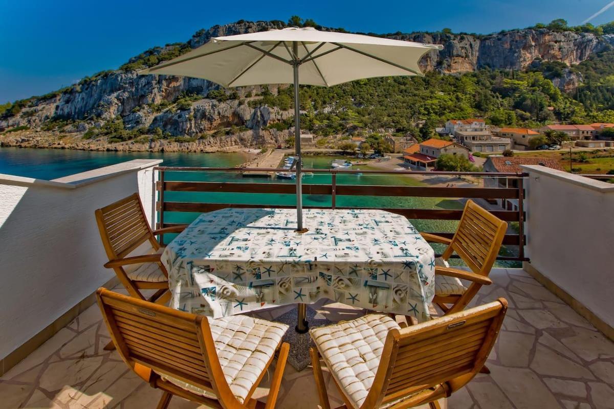 Villa Mateljan Zastražišće Esterno foto