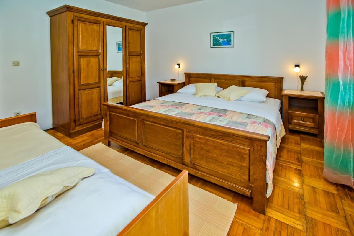Villa Mateljan Zastražišće Esterno foto