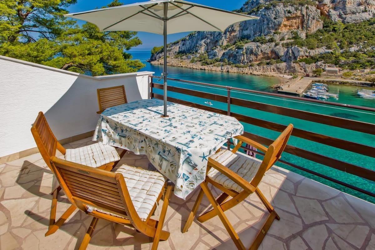 Villa Mateljan Zastražišće Esterno foto