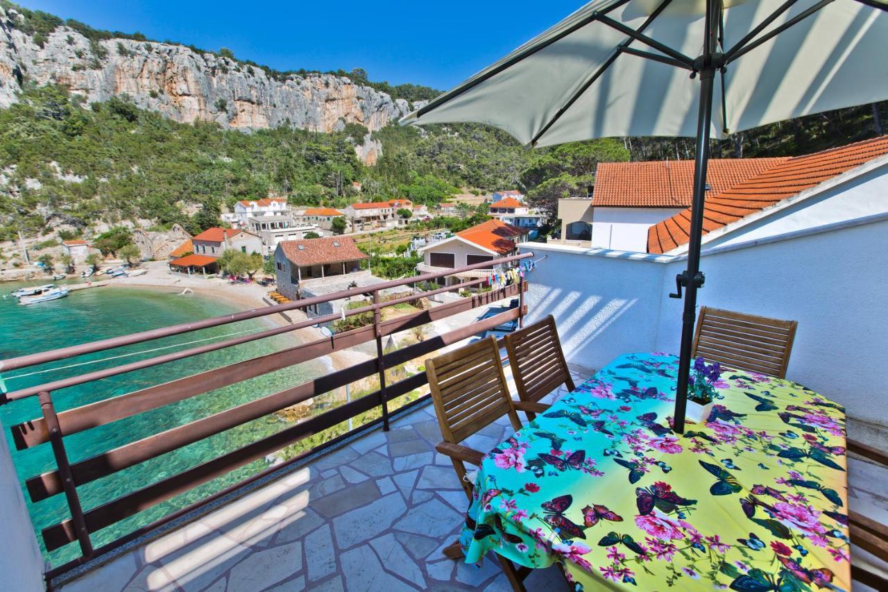 Villa Mateljan Zastražišće Esterno foto